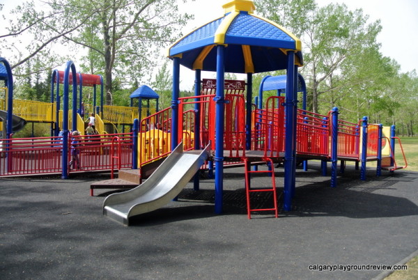 Bowness Park Playground - calgaryplaygroundreview.com