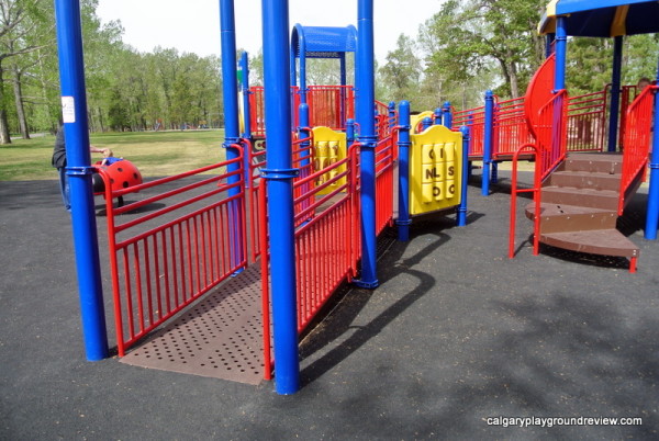 Bowness Park Playground - calgaryplaygroundreview.com