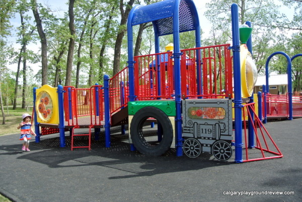 Bowness Park Playground - calgaryplaygroundreview.com