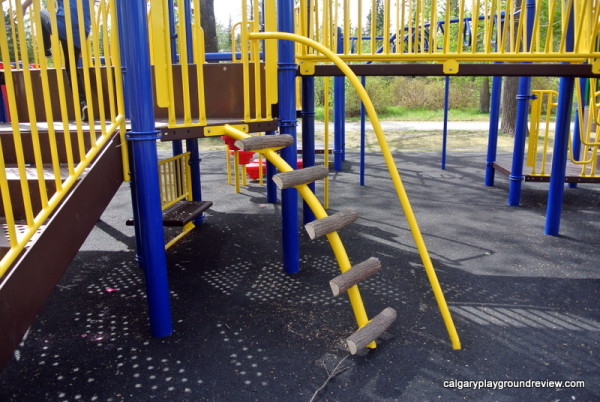 Bowness Park Playground - calgaryplaygroundreview.com