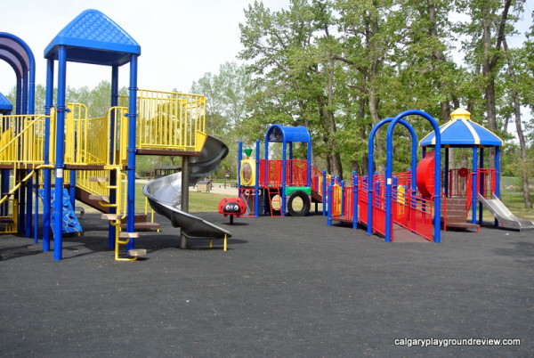 Bowness Park Playground - calgaryplaygroundreview.com