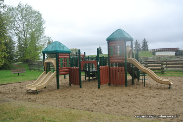 Heritage Ranch Playground - Red Deer - calgaryplaygroundreview.com