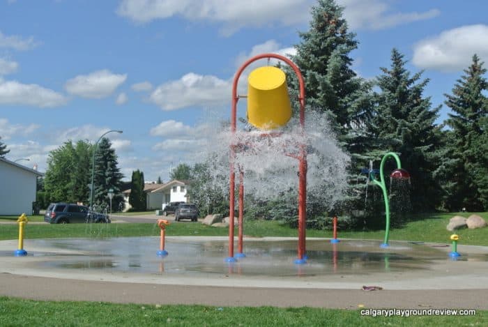 Medicine Hat Playgrounds, Parks and Spray Parks - Ross Glen Towne Centre Playground - Spray Park - Medicine Hat