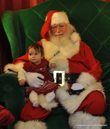 A humorous (but helpful) guide to getting great pictures with Santa