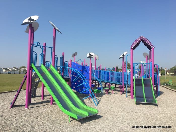 Erin Woods School Playground - Calgary's best playgrounds 2019