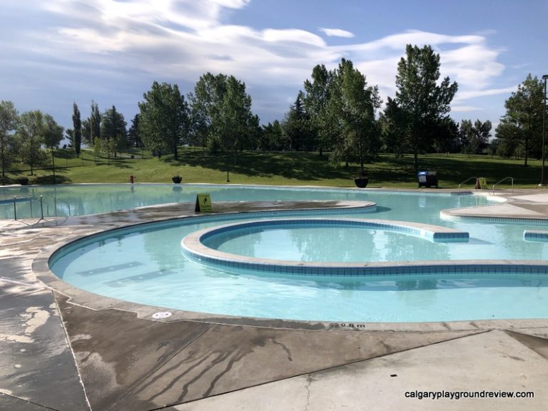 Prairie Winds spray park and wading pool - calgaryplaygroundreview.com