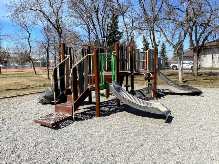 Rosscarrock Community Centre Playground - calgaryplaygroundreview.com